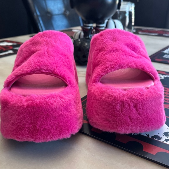 Delias fur platforms 9 - Picture 2 of 10